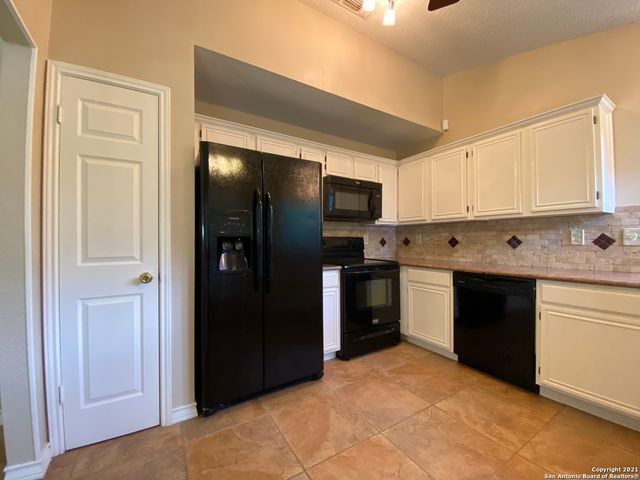 6714 MANASSAS DR, San Antonio, TX 78240