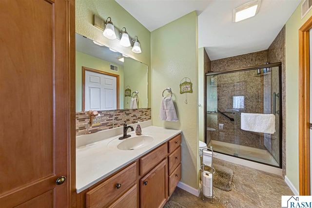 2250 St. John Court, North Mankato, MN 56003