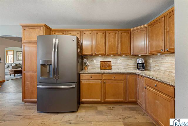 2250 St. John Court, North Mankato, MN 56003