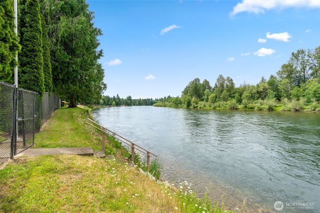 253 Green Water Drive, Toledo, WA 98591