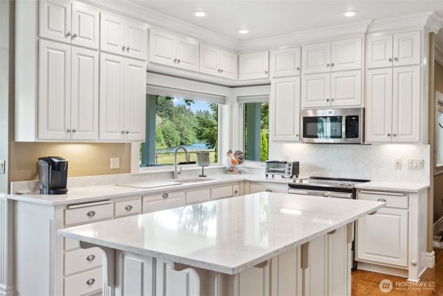 253 Green Water Drive, Toledo, WA 98591