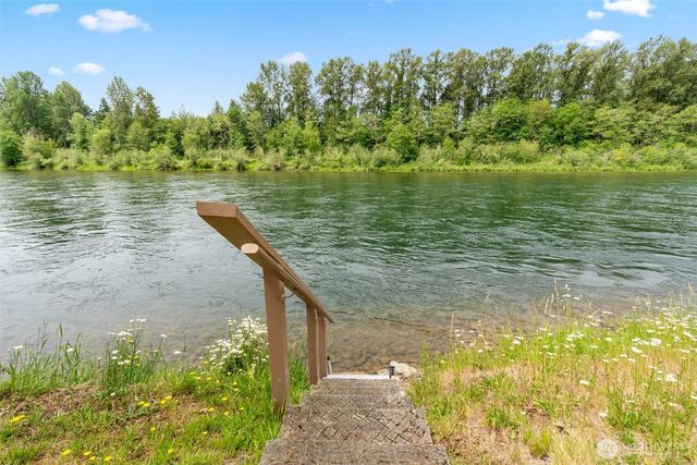 253 Green Water Drive, Toledo, WA 98591