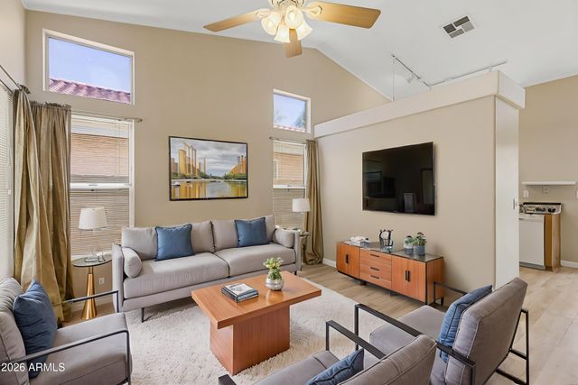 3231 E MENADOTA Drive, Phoenix, AZ 85050