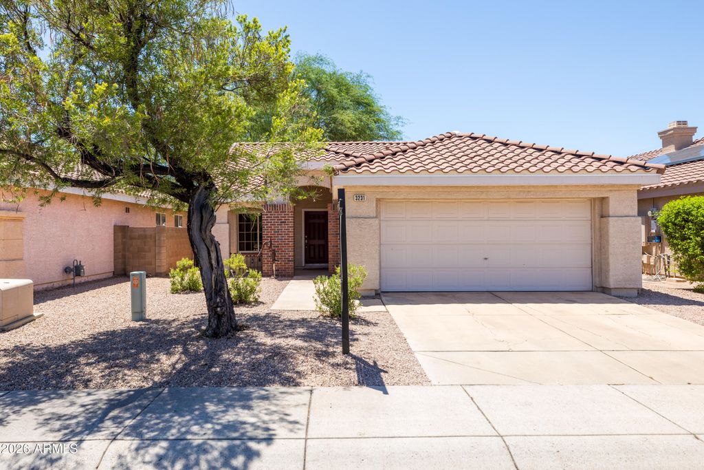 3231 E MENADOTA Drive, Phoenix, AZ 85050