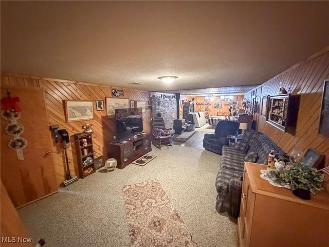 3875 Mcclintocksburg Road, Diamond, OH 44412