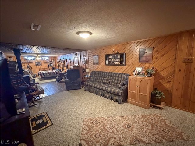 3875 Mcclintocksburg Road, Diamond, OH 44412
