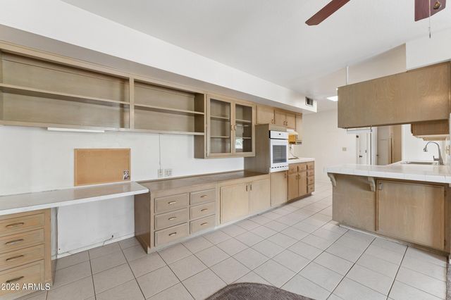 10208 W PINEHURST Drive, Sun City, AZ 85351