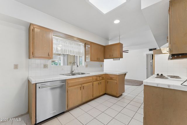 10208 W PINEHURST Drive, Sun City, AZ 85351