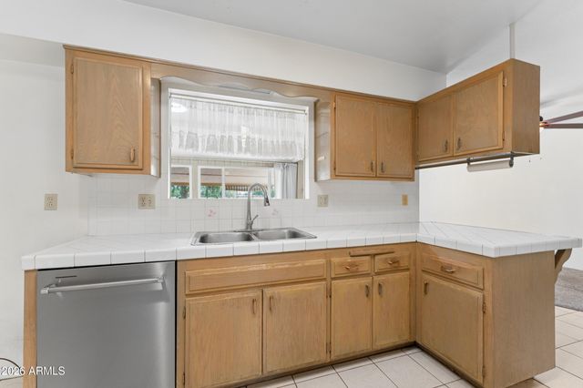 10208 W PINEHURST Drive, Sun City, AZ 85351