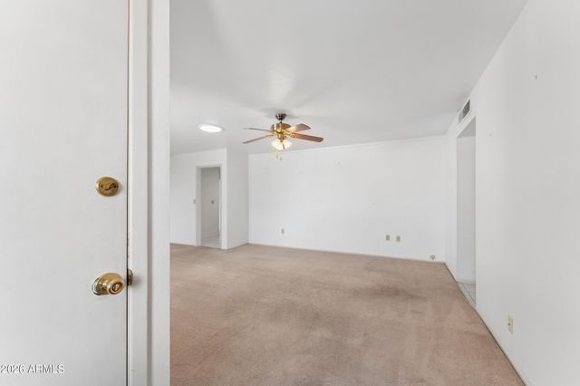 10208 W PINEHURST Drive, Sun City, AZ 85351