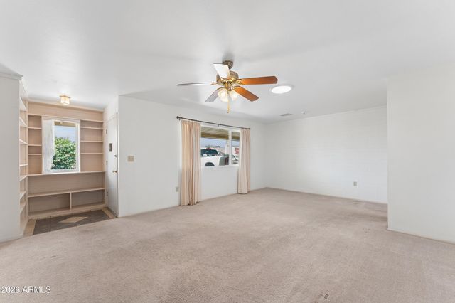 10208 W PINEHURST Drive, Sun City, AZ 85351