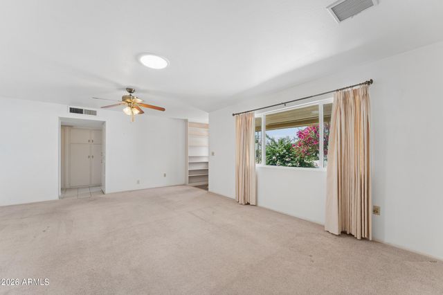 10208 W PINEHURST Drive, Sun City, AZ 85351