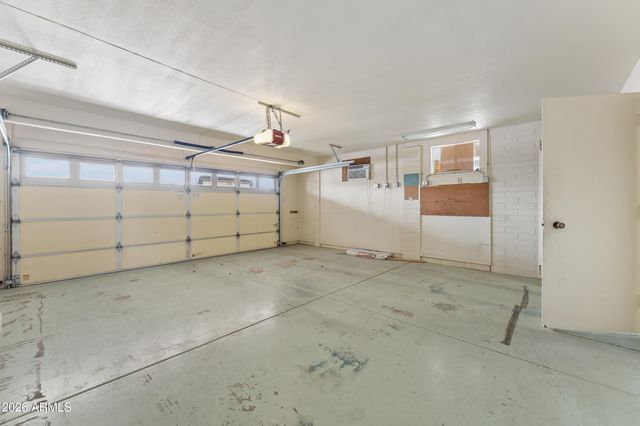 10208 W PINEHURST Drive, Sun City, AZ 85351