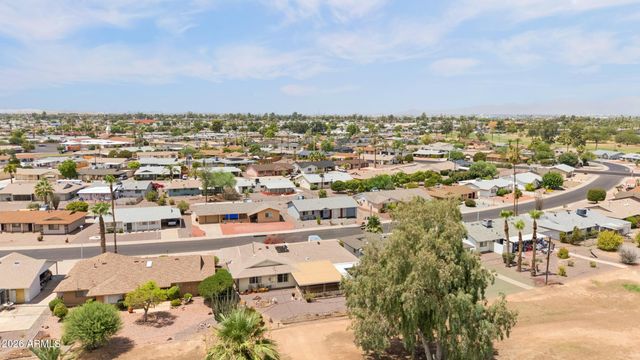 10208 W PINEHURST Drive, Sun City, AZ 85351
