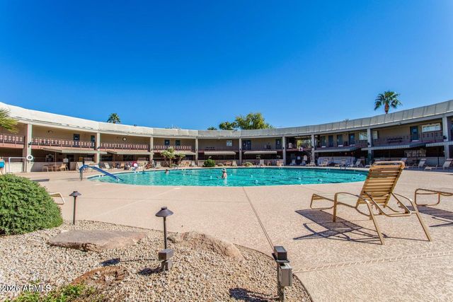10208 W PINEHURST Drive, Sun City, AZ 85351