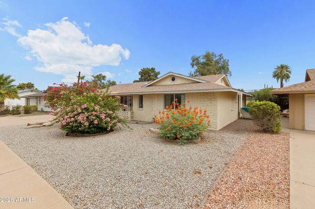 10208 W PINEHURST Drive, Sun City, AZ 85351