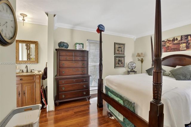 5240 NE 6th Ave H26, Oakland Park, FL 33334