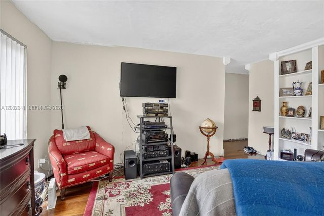 5240 NE 6th Ave H26, Oakland Park, FL 33334