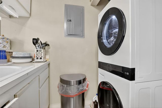 5240 NE 6th Ave H26, Oakland Park, FL 33334