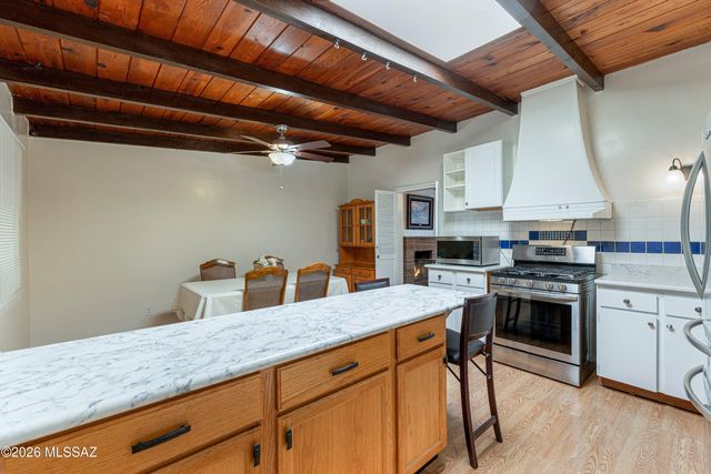 2861 N Swan Road, Tucson, AZ 85712