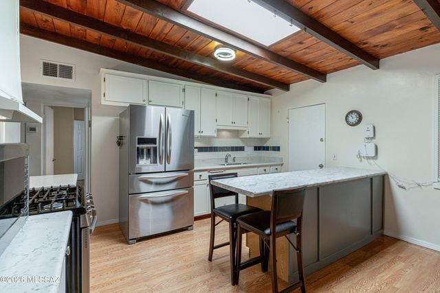 2861 N Swan Road, Tucson, AZ 85712