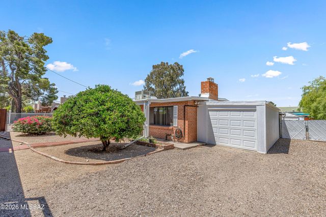 2861 N Swan Road, Tucson, AZ 85712