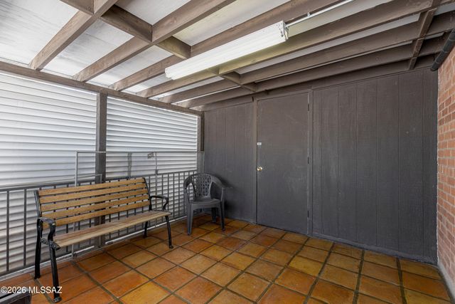 2861 N Swan Road, Tucson, AZ 85712