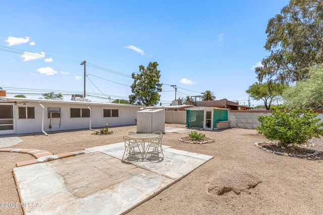 2861 N Swan Road, Tucson, AZ 85712