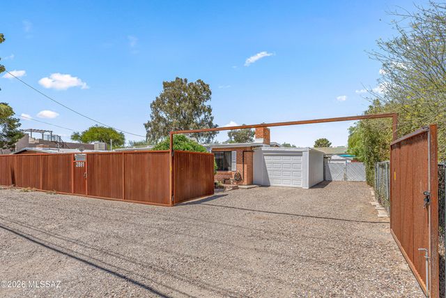 2861 N Swan Road, Tucson, AZ 85712