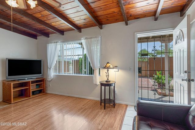 2861 N Swan Road, Tucson, AZ 85712