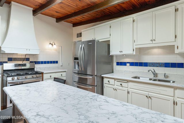 2861 N Swan Road, Tucson, AZ 85712