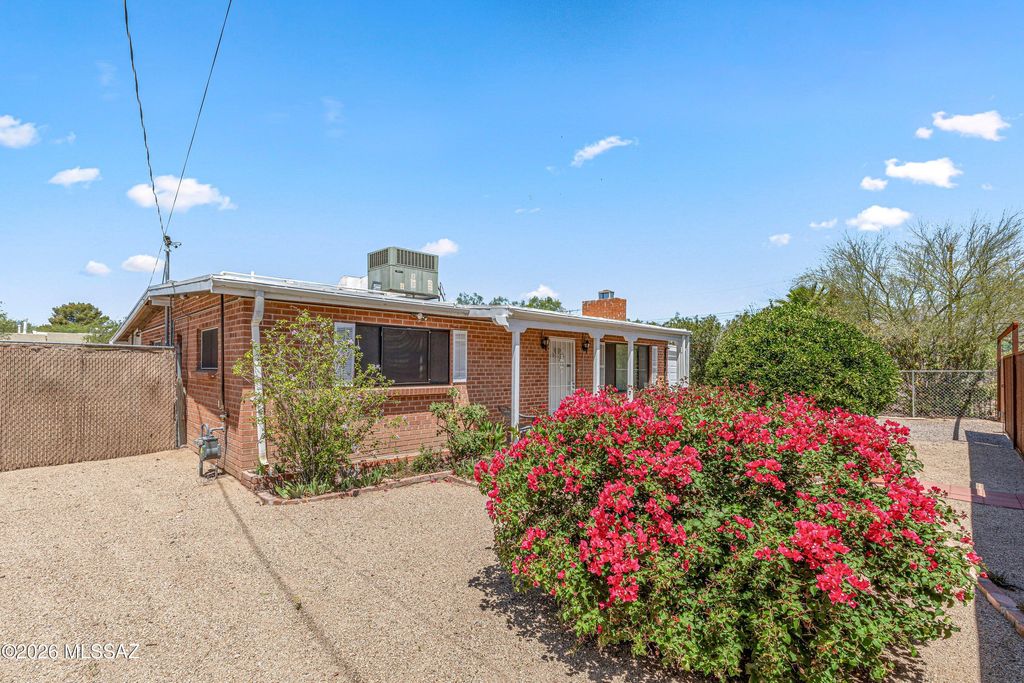 2861 N Swan Road, Tucson, AZ 85712
