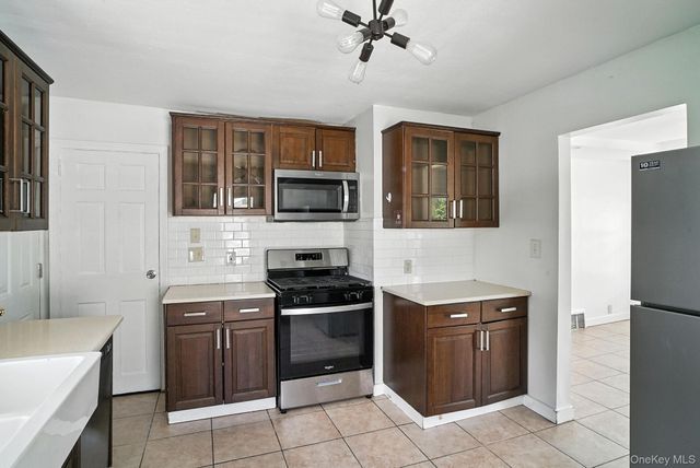 71 Commonwealth Avenue, Middletown, NY 10940