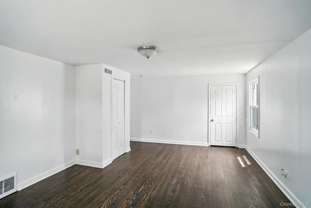 71 Commonwealth Avenue, Middletown, NY 10940