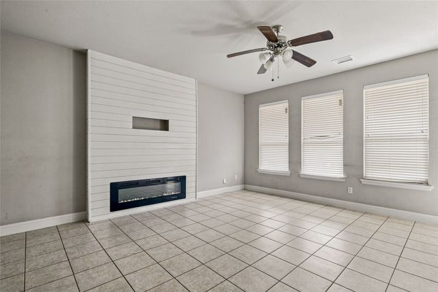 105 Finlee Lane, Red Oak, TX 75154