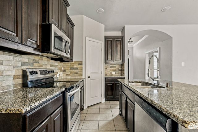 105 Finlee Lane, Red Oak, TX 75154