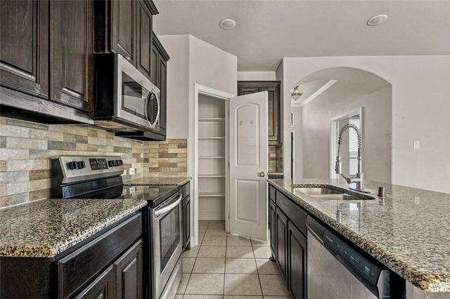 105 Finlee Lane, Red Oak, TX 75154