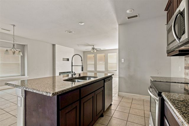 105 Finlee Lane, Red Oak, TX 75154
