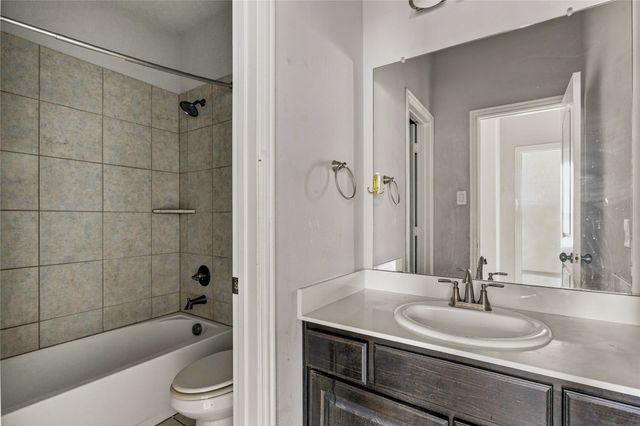 105 Finlee Lane, Red Oak, TX 75154