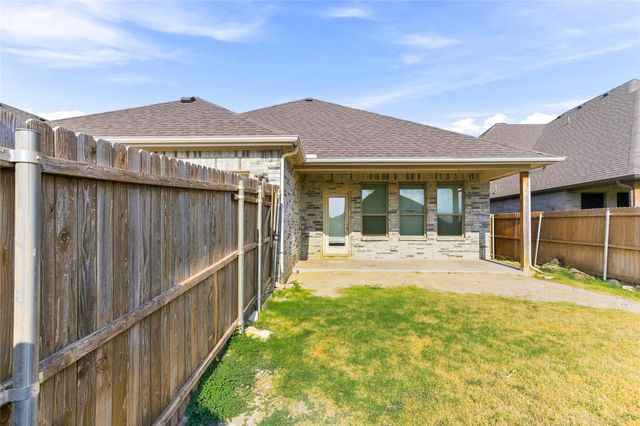 105 Finlee Lane, Red Oak, TX 75154