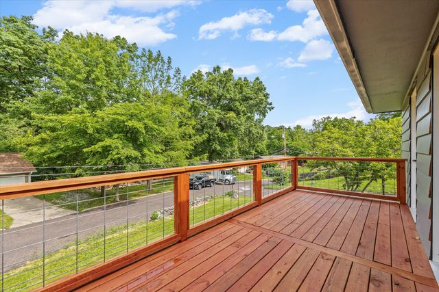 2002 WOODLEA DR, Columbia, MO 65201