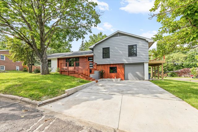 2002 WOODLEA DR, Columbia, MO 65201