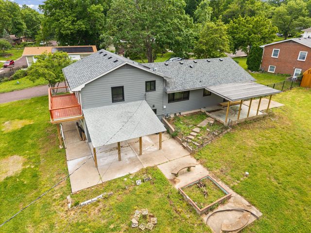 2002 WOODLEA DR, Columbia, MO 65201