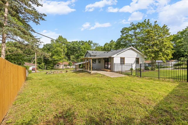 2002 WOODLEA DR, Columbia, MO 65201
