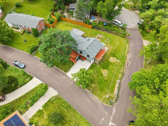 2002 WOODLEA DR, Columbia, MO 65201