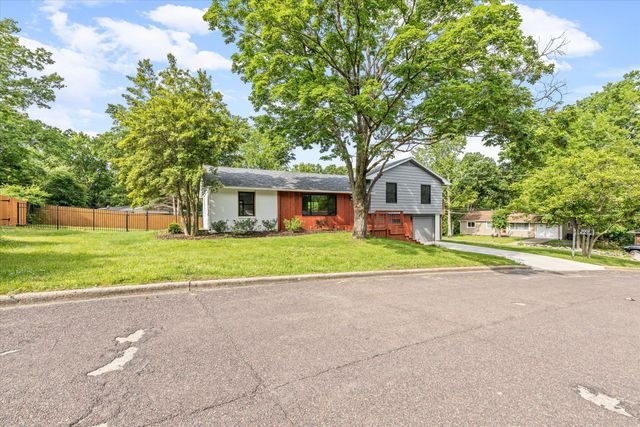 2002 WOODLEA DR, Columbia, MO 65201