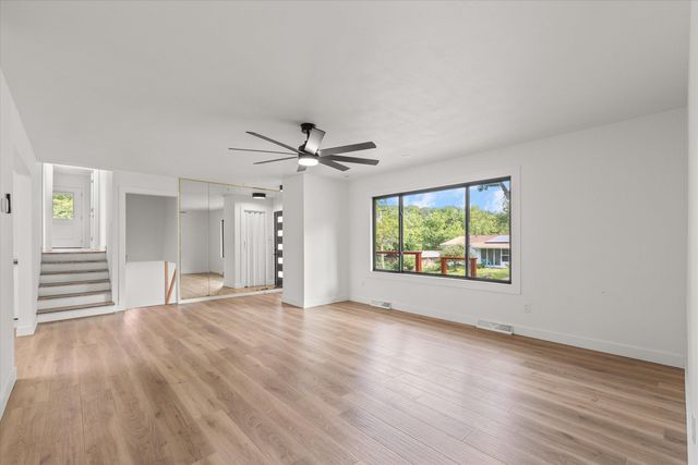 2002 WOODLEA DR, Columbia, MO 65201