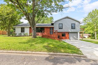 2002 WOODLEA DR, Columbia, MO 65201