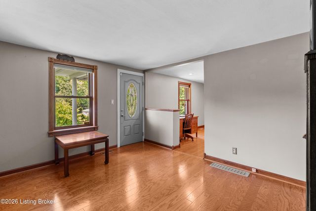 8215 Arnoldtown Rd, Louisville, KY 40214