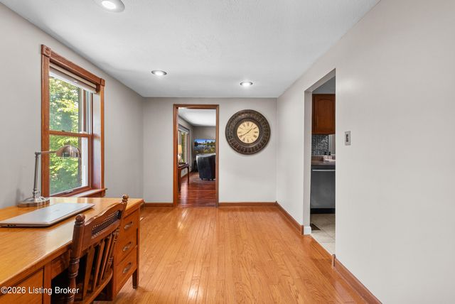 8215 Arnoldtown Rd, Louisville, KY 40214